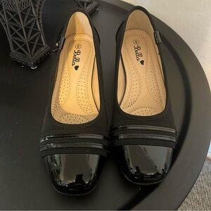 EUC Bella Black Short Wedges Size 8